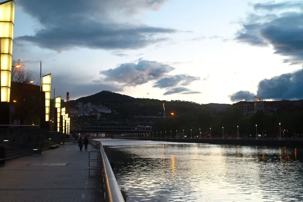 Spain’s evenings come alive: when spanish nightlife begins