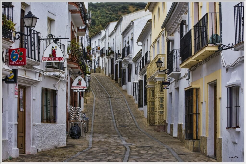 Experience peaceful Zahara de la Sierra moments for yourself.